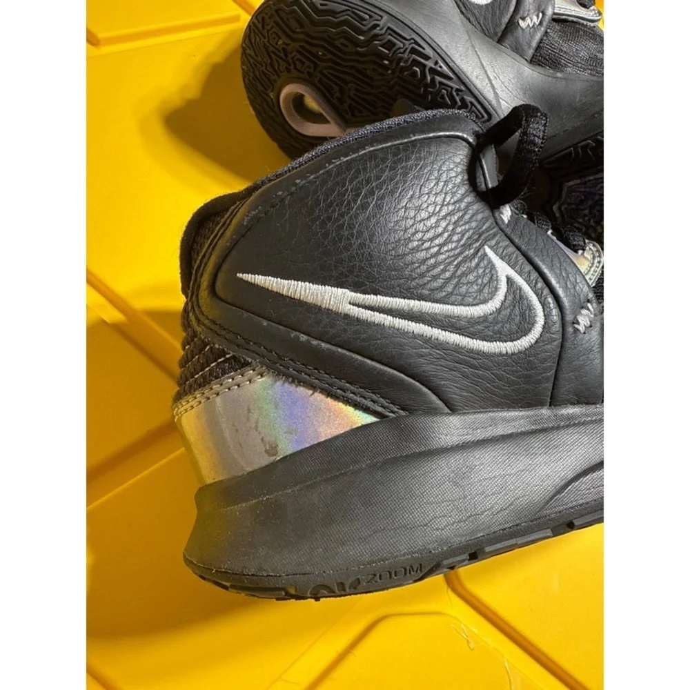 Nike Kyrie Infinity Metallic Shoes